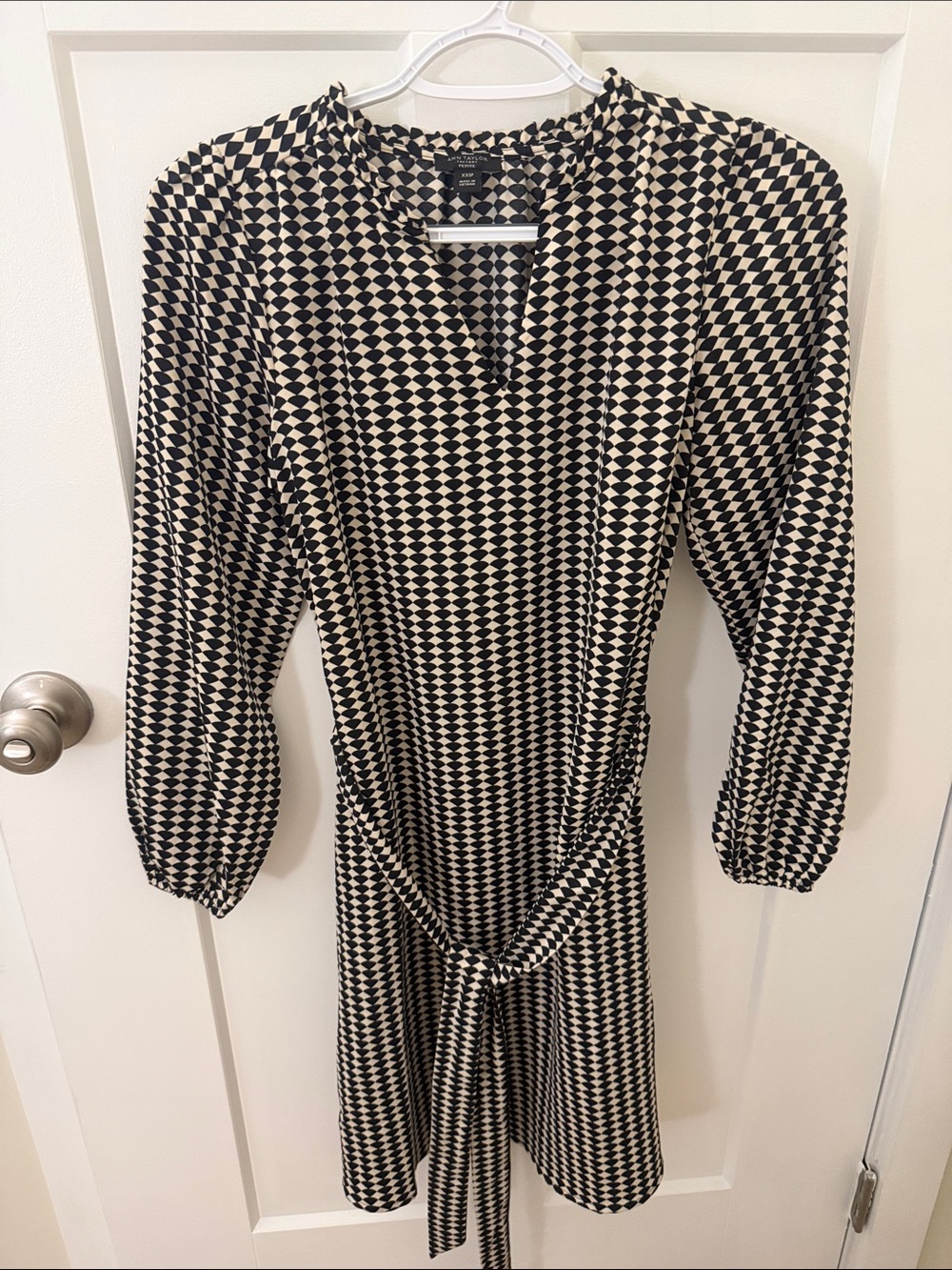 Ann Taylor Black and Cream Geometric Waist-Tie Long Sleeve Dress